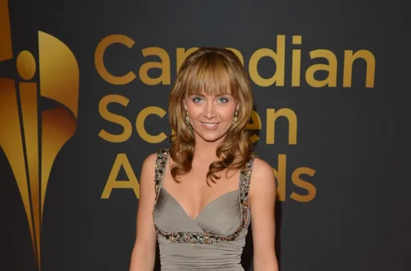 TORONTO, ON - 3. března: Herečka Amber Marshall dorazí na kanadské filmové ceny v Sony Center for Performing Arts 3. března 2013 v kanadském Torontu. (Foto: George Pimentel / Getty Images)